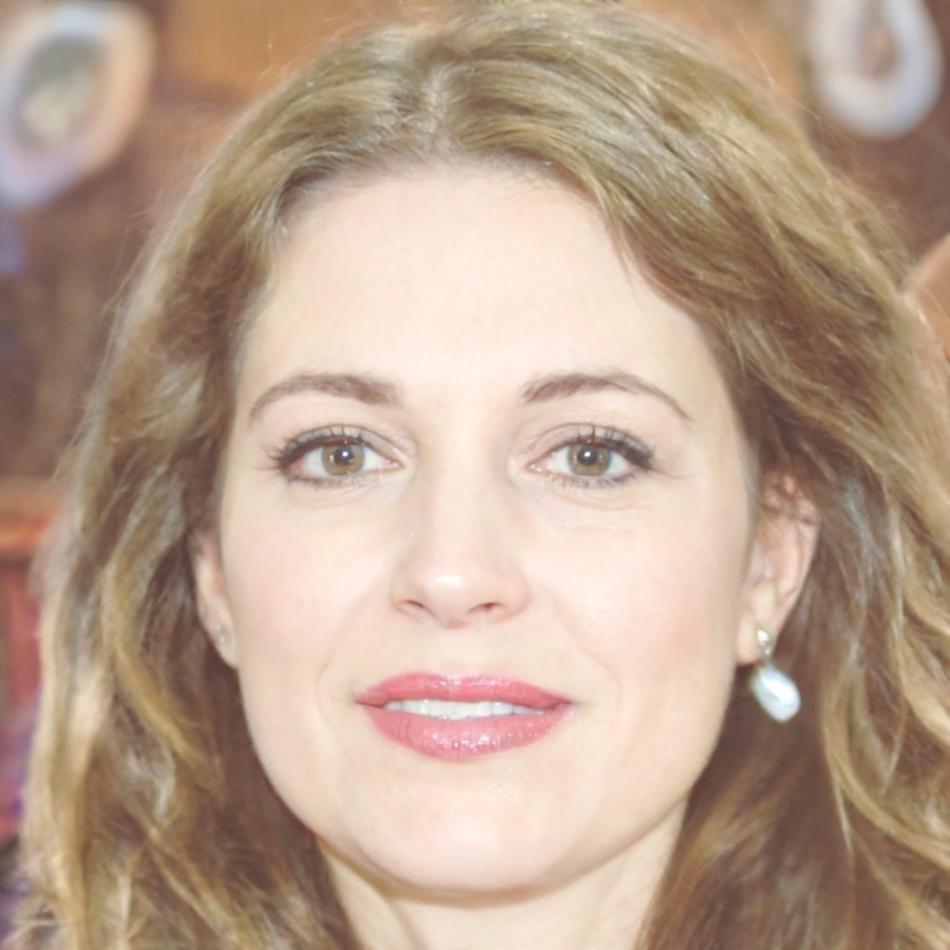 Sarah Müller, CFO